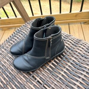 Clarks Black Ankle Booties with Stitch Detail Zippers 7.5